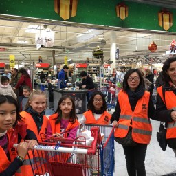 Vacances de la Toussaint : 3 actions solidaires à faire en famille !