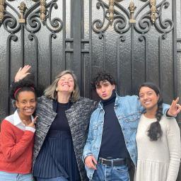 Benenova Paris recherche 2 volontaires en service civique et Benenova Entreprises un. stagiaire